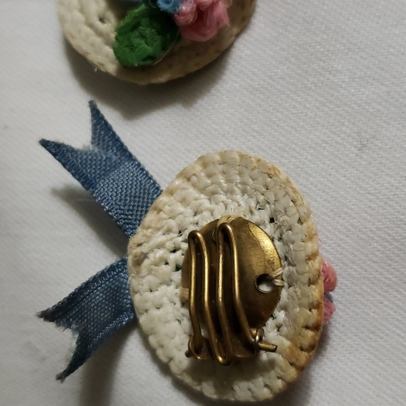 Vintage Crochet Hat Earrings - Picture 4 of 7